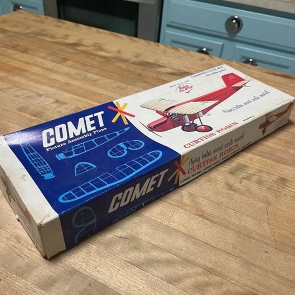 Comet Curtiss Robin Flying Balsa Wood Scale Model Kit